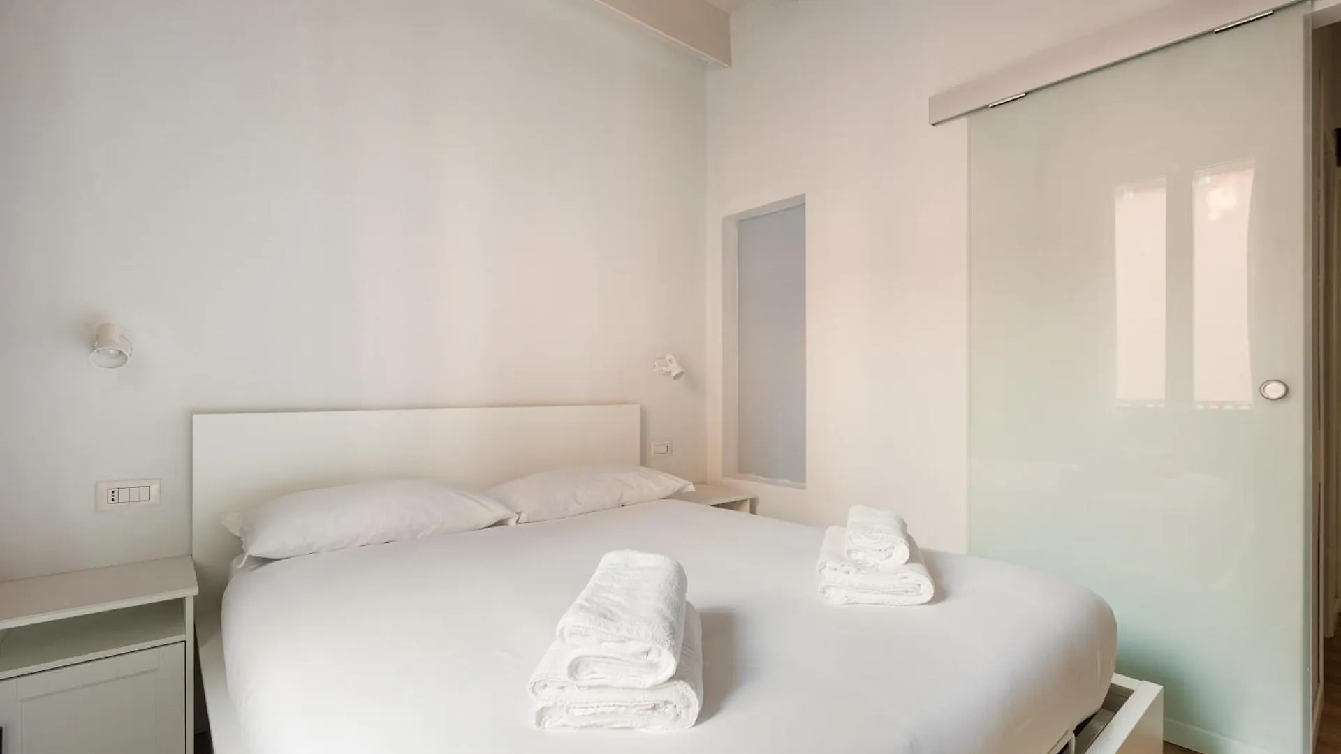 Bright Apartment -Pasteur M1 Milano 0*,